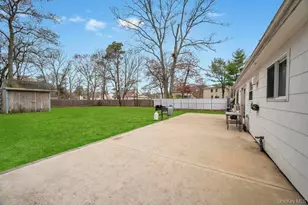 154 Woodland Ave, Central Islip, NY 11722 - Photo 31