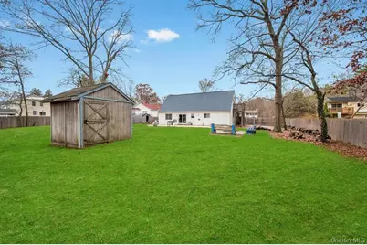 154 Woodland Avenue, Central Islip, NY 11722 - Photo 33