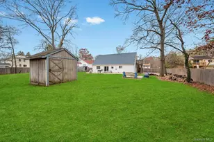 154 Woodland Ave, Central Islip, NY 11722 - Photo 33