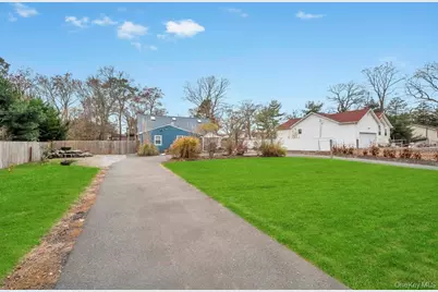 154 Woodland Avenue, Central Islip, NY 11722 - Photo 9