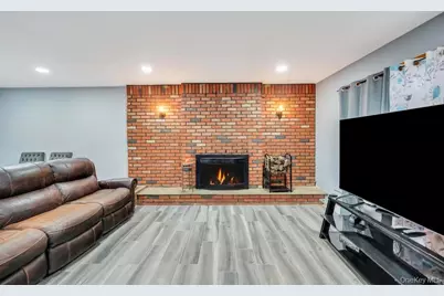 154 Woodland Avenue, Central Islip, NY 11722 - Photo 7