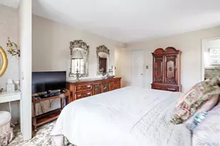 200 S Middle Neck Rd, Great Neck, NY 11021 - Photo 13