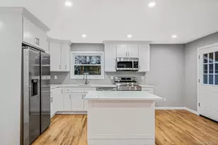 34 Hilliard Ave, Central Islip, NY 11722 - Photo 15