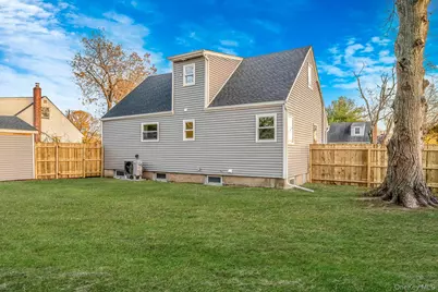 34 Hilliard Avenue, Central Islip, NY 11722 - Photo 9