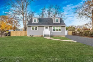 34 Hilliard Ave, Central Islip, NY 11722 - Photo 3