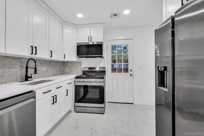 9 Lewis Street, Riverhead, NY 11901 - Photo 21