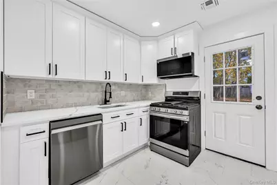 9 Lewis Street, Riverhead, NY 11901 - Photo 19