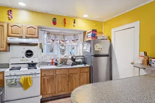 13 Academy St, Patchogue, NY 11772 - Photo 3