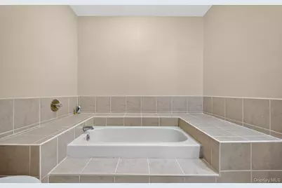 105 Glen Way, Syosset, NY 11791 - Photo 27