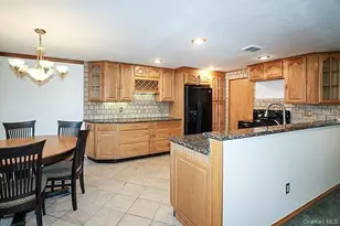 603 Blue Ridge Dr, Medford, NY 11763 - Photo 3