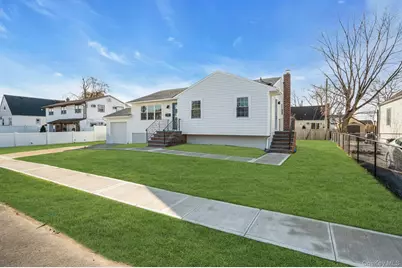 243 Lido Parkway, Lindenhurst, NY 11757 - Photo 5