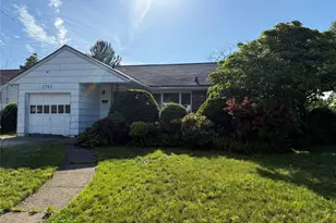 2582 Oceanside Rd, Oceanside, NY 11572 - Photo 3