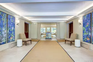 2 Town House Pl, Great Neck, NY 11021 - Photo 3