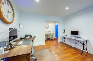 2 Town House Pl, Great Neck, NY 11021 - Photo 13