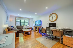 2 Town House Pl, Great Neck, NY 11021 - Photo 17