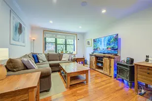 2 Town House Pl, Great Neck, NY 11021 - Photo 19