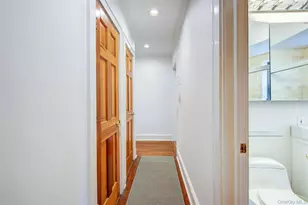 2 Town House Pl, Great Neck, NY 11021 - Photo 35