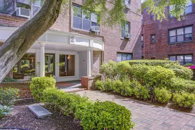 2 Town House Place #2-H, Great Neck, NY 11021 - Photo 1