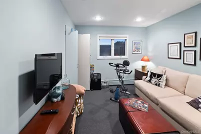 51 Deer Lane, Hicksville, NY 11801 - Photo 19