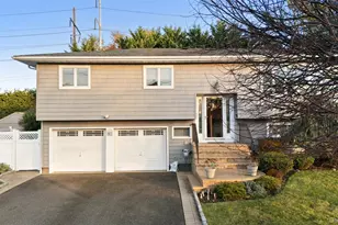 51 Deer Ln, Hicksville, NY 11801 - Photo 5