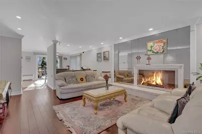 165 Tara Drive, Roslyn, NY 11576 - Photo 7