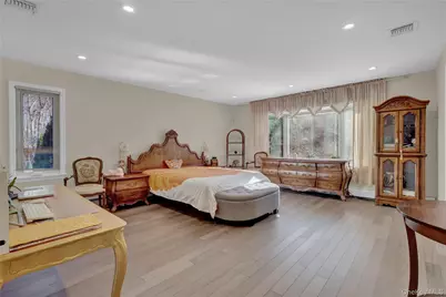 165 Tara Drive, Roslyn, NY 11576 - Photo 15