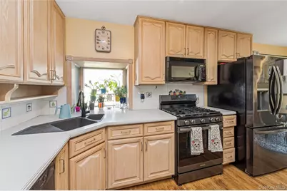 48 Elliot Drive, Hicksville, NY 11801 - Photo 19