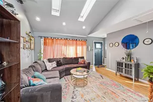 48 Elliot Dr, Hicksville, NY 11801 - Photo 11