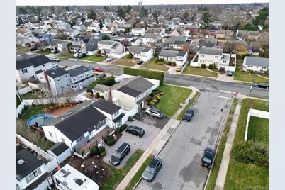 48 Elliot Drive, Hicksville, NY 11801 - Photo 3