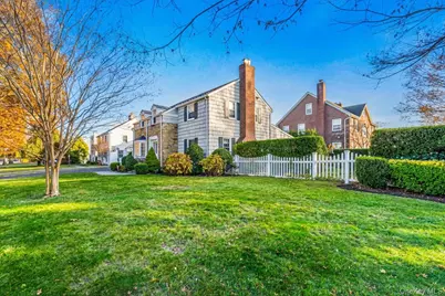 142 Cambridge Avenue, Garden City, NY 11530 - Photo 3