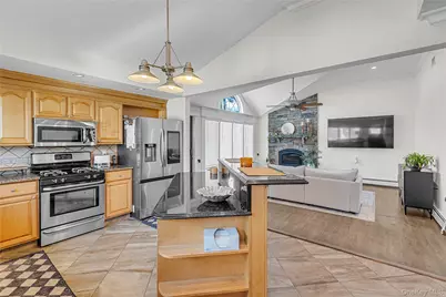 803 S 7th Street, Lindenhurst, NY 11757 - Photo 3