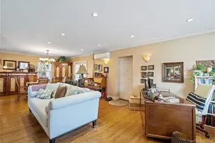 126 Oakland Ave, West Hempstead, NY 11552 - Photo 5