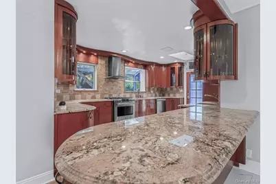 14 Nirvana Avenue, Great Neck, NY 11023 - Photo 5