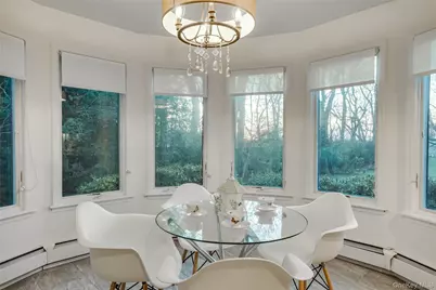 1041 Glen Cove Avenue, Roslyn, NY 11576 - Photo 9