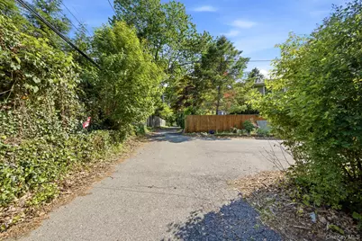 10 Woodland Lane, Huntington, NY 11743 - Photo 21