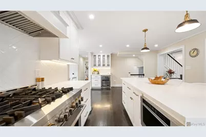 305 Nassau Avenue, Manhasset, NY 11030 - Photo 11