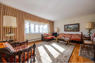 212 Lakeview Avenue, Malverne, NY 11565 - Photo 3