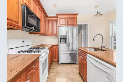 90 Meucci Avenue, Copiague, NY 11726 - Photo 7