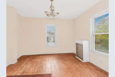 90 Meucci Avenue, Copiague, NY 11726 - Photo 9