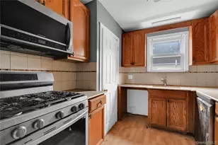 32 Tibbetts Rd, Yonkers, NY 10705 - Photo 9