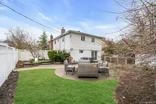 300 Center Bay Dr, West Islip, NY 11795 - Photo 21