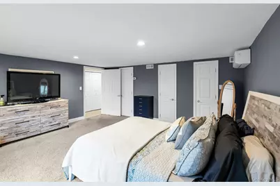 300 Center Bay Drive, West Islip, NY 11795 - Photo 15