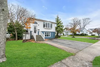 300 Center Bay Drive, West Islip, NY 11795 - Photo 1