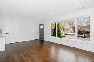 2874 Hempstead Ln, Wantagh, NY 11793 - Photo 11