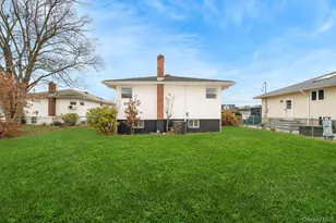 2874 Hempstead Ln, Wantagh, NY 11793 - Photo 25