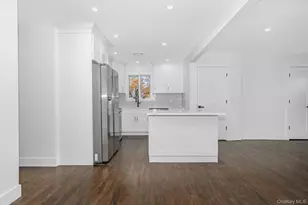 2874 Hempstead Ln, Wantagh, NY 11793 - Photo 9