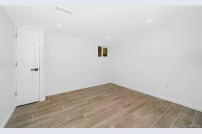 2874 Hempstead Lane, Wantagh, NY 11793 - Photo 19