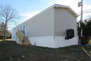 1964109 River Rd, Calverton, NY 11933 - Photo 5