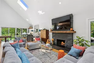 425 Cedar Point Dr E, Southold, NY 11971 - Photo 17