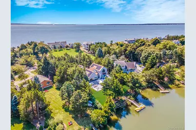 425 Cedar Point Drive E, Southold, NY 11971 - Photo 3